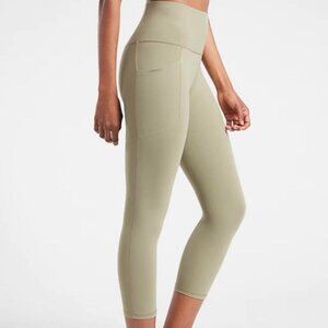Athleta Salutation Stash Pocket II Capri Size Medium